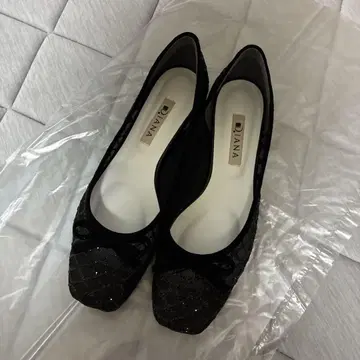 DIANA 블랙 스팽글 펌프스