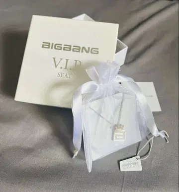 BIGBANG VIP SEAT 스와로브스키 목걸이 교세라