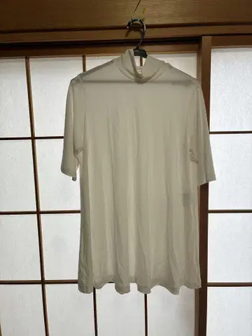 TOKUKO 화이트 반팔 티셔츠
