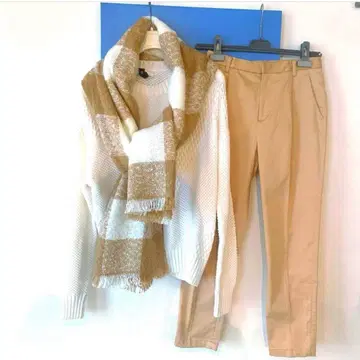미사용 새상품 베이지 체크 머플러, 화이트 니트, 베이지 팬츠 3종 세트