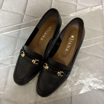 다이애나 블랙 로퍼 골드 버클