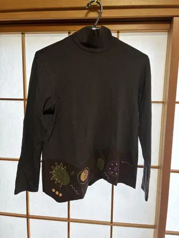 TOKUKO 자수 다크 브라운 긴팔 터틀넥