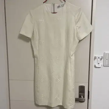 ZARA 아이보리 자수 반팔 원피스 S
