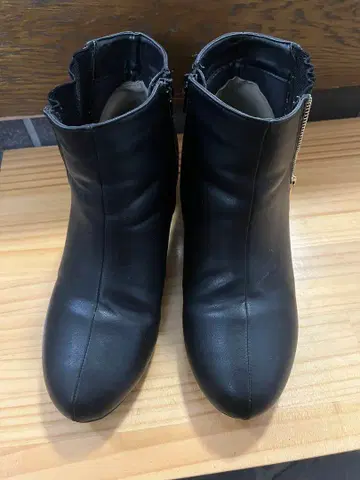 블랙 숏부츠 지퍼 포함