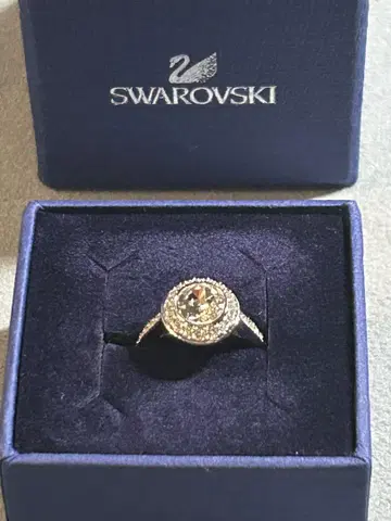 Swarovski 앙제릭 48 라운드 컷 반지