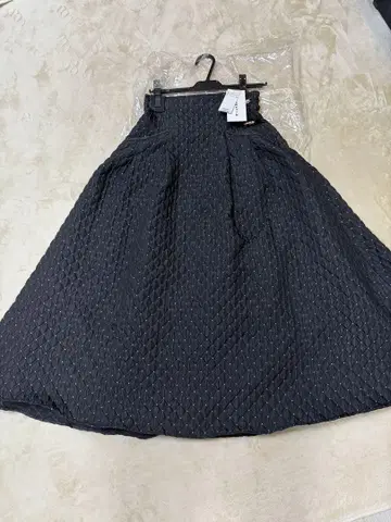 새상품, 미사용 프레이 아이디 퀼팅 턱 라메 플레어 스커트