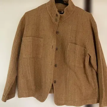 베이지 버튼 하이넥 자켓