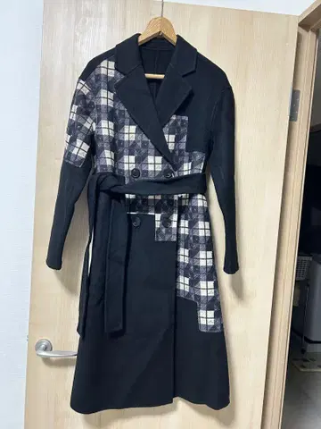 블랙 체크 무늬 롱 코트 벨트 포함