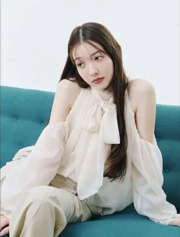 LILY BROWN 드레이프 보타이 쉬폰 셔츠 오프숄더 블라우스
