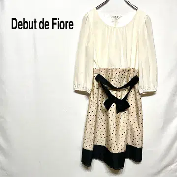 Debut de Fiore 무릎 기장 원피스 보트넥 도트 무늬 스트레이트