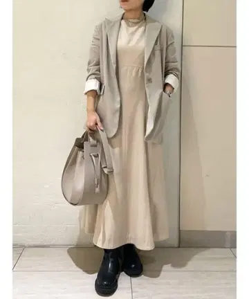 미라 오웬 Mila Owen 엠파이어 패널 절개 내로우 드레스