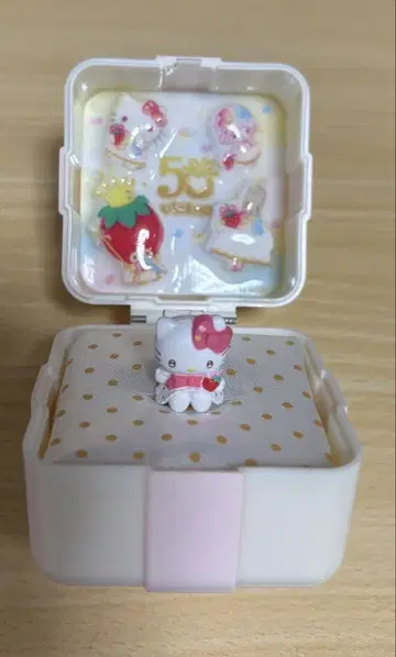 딸기 신문 50주년 기념 유메큥 반지 BOX 키티