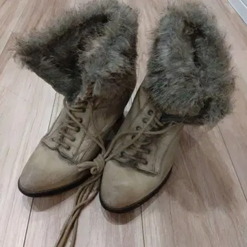 ZARA 퍼 레이스업 부츠 베이지
