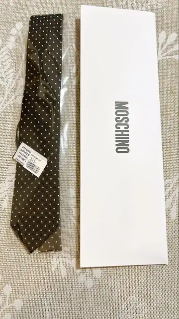MOSCHINO 블랙 도트 무늬 넥타이!