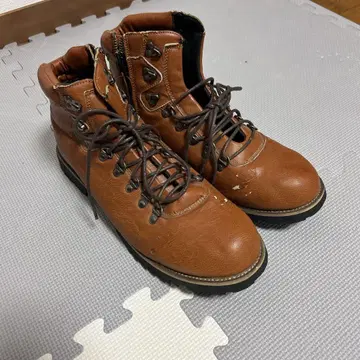 브라운 가죽 하이컷 부츠