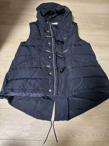 MARECHAL TERRE 후드 부착 다운 베스트 네이비