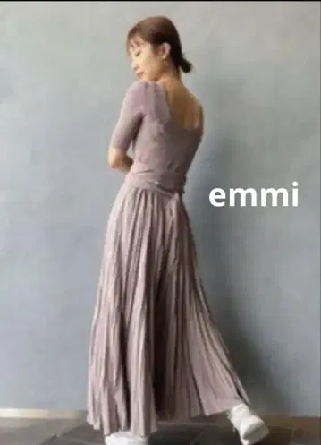 새상품급 emmi atelier (에미 아틀리에) 니트 도킹 원피스