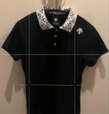 DESCENTE 블랙 피케 셔츠 화이트 카라 로고 디자인