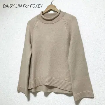 DAISY LIN For FOXEY 엔젤 코튼 니트 로고 플레이트