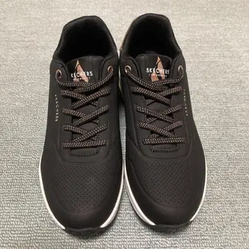 SKECHERS uno 23.5
