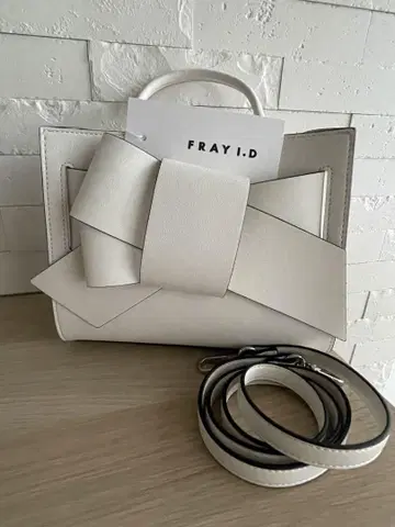 FRAY I.D 리본 포함 숄더백