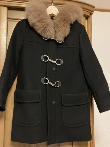 JUSGLITTY 블랙 더플 코트