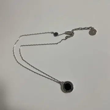 MARC JACOBS 로고 펜던트 목걸이