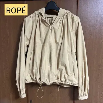 ROPE' 로페 후드 부착 베이지 점퍼 마운틴 후드티