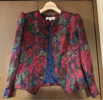 EMAIRY BOUTIQUE 개성파 꽃무늬 노카라 숏 기장 자켓