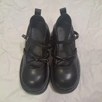 GRL 블랙 리본 스트랩 로퍼