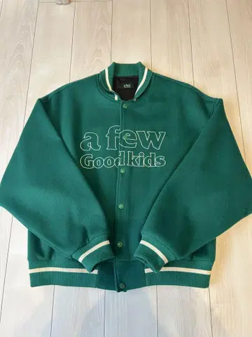 a few Goodkids 바시티 자켓 그린 컬러