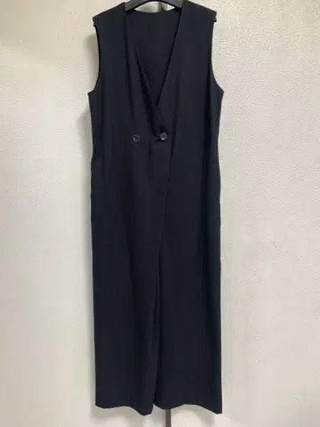 CLOCHE 블랙 슬리브리스 올인원