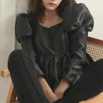 미사용 새상품 택 포함 donoban 페플럼 볼륨 슬리브 블라우스 프리
