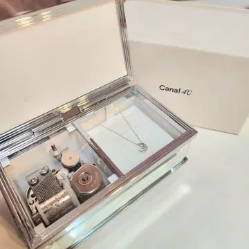 Canal 4C 달 모양 펜던트 목걸이 오르골 포함