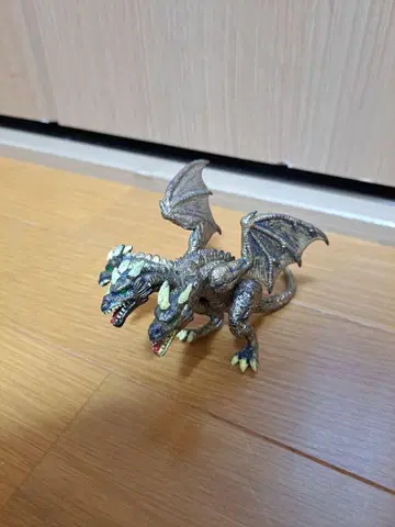 킹 기도라 피규어