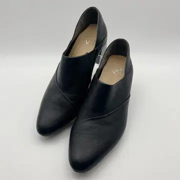 새상품급 ING 잉그 사이드 고어 부티 블랙 24cm 힐 펌프스