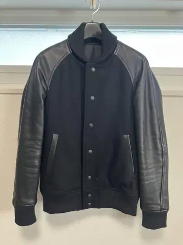 Lithium homme 리치움옴므 가죽 절개 바시티 자켓
