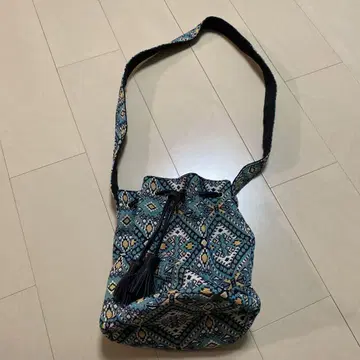 기하학 패턴 태슬 숄더백