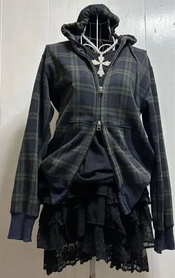 유니클로 체크 무늬 후드티