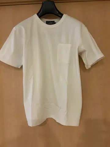 스튜디오 다치산 스빈 골드 화이트 T셔츠 S 사이즈