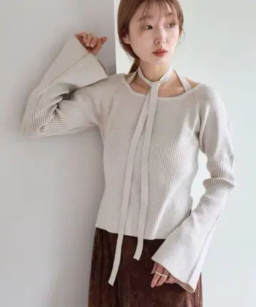 Kastane 보타이 배색 리브 니트 아이보리