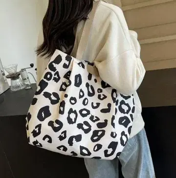 레오파드 무늬 토트백 숄더백 화이트 레오파드 무늬