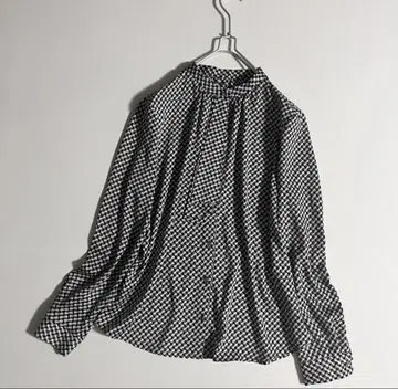 새상품급 일본제 언타이틀 UNTITLED 기하학 패턴 보타이 블라우스 M