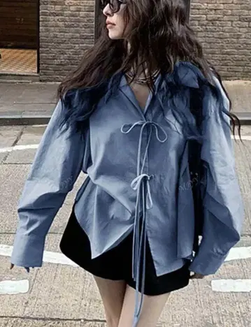 리본 포함 파랑 긴팔 셔츠