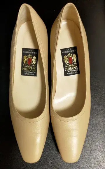 MIHAMA 베이지 스퀘어토 펌프스 24.5cm