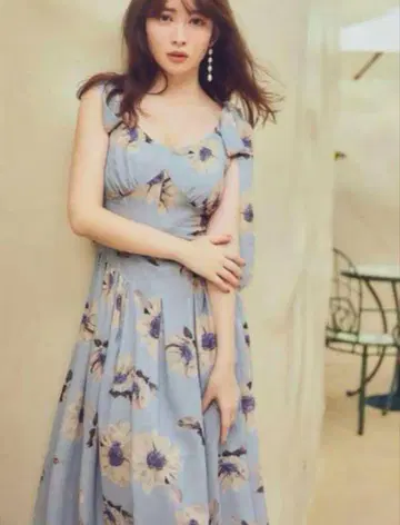 정품 herlipto Sunflower Printed Midi Dress