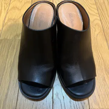미라 오웬 와이드 힐 샌들 뮬