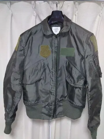 BOMBER 올리브 그린 밀리터리 자켓
