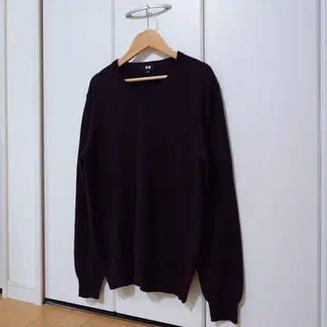 유니클로 캐시미어 V넥 스웨터 와인