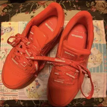 새상품급 리복 통굽 신발 23.0~23.5 UK4